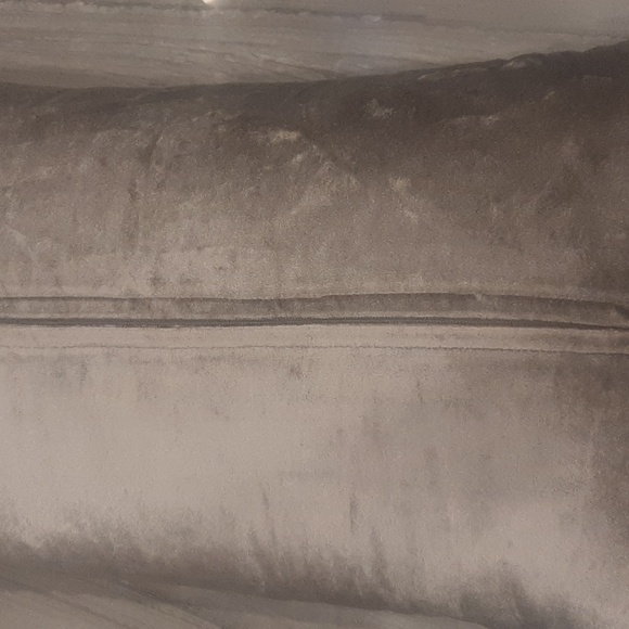 Callisto home accent pillow regular price 125 usd - Picture 5 of 9